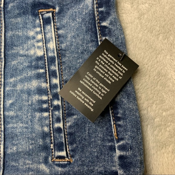 Fashion Nova Super Stretch Denim shorts - Medium Blue wash (SIZE 3) - Picture 9 of 10